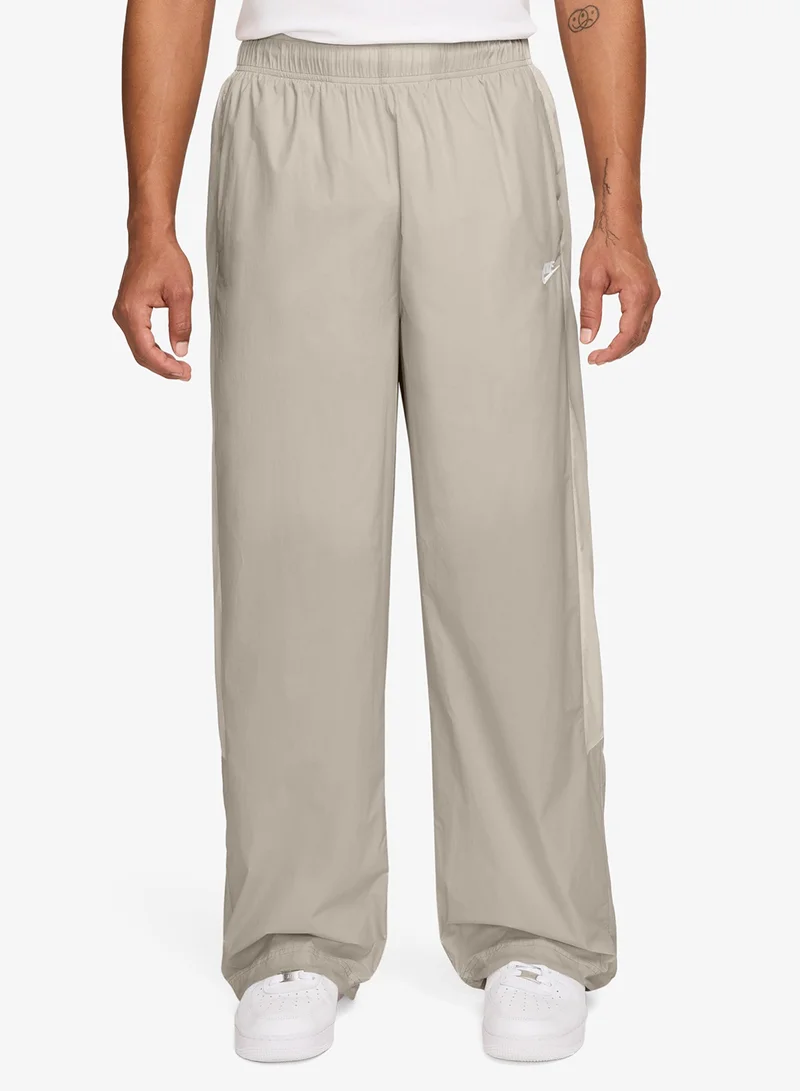 نايكي بنطلون تتبع غير مبطن مقاوم للأشعة فوق البنفسجية